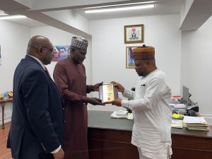 Read more about the article Courtesy Visit to the Nigeria High Commission in London and Presentation of the 2025 London Political Summit and Awards Recognition Award